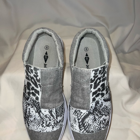 Jolimall slip-on sneaker, size 8 - Picture 2 of 3